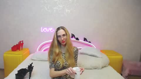 Snapshot of klaryevans chatting on 03-05-25, 02:12 Klary online show from 03-05-25, 02:12