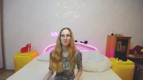 Snapshot of klaryevans chatting on 03-07-25, 09:29 Klary online show from 03-07-25, 09:29