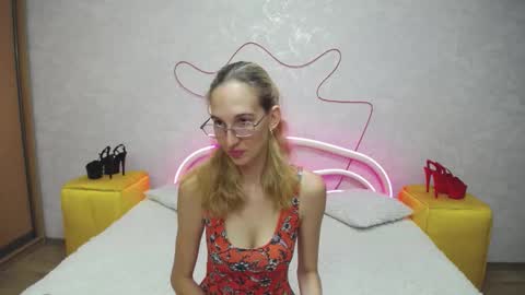 Snapshot of klaryevans chatting on 09-21-25, 06:04 Klary online show from 09-21-25, 06:04