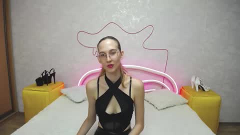 Snapshot of klaryevans chatting on 09-25-25, 05:44 Klary online show from 09-25-25, 05:44