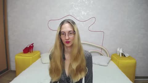 Snapshot of klaryevans chatting on 10-02-25, 09:38 Klary online show from 10-02-25, 09:38