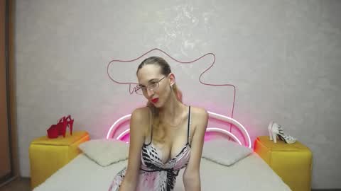 Snapshot of klaryevans chatting on 10-05-25, 06:12 Klary online show from 10-05-25, 06:12