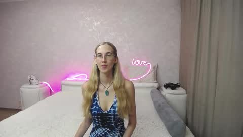 Snapshot of klaryevans chatting on 12-01-25, 05:23 Klary online show from 12-01-25, 05:23