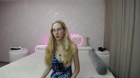 Snapshot of klaryevans chatting on 12-02-25, 06:19 Klary online show from 12-02-25, 06:19