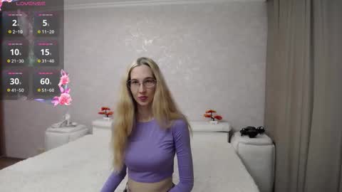 Snapshot of klaryevans chatting on 12-14-25, 06:52 Klary online show from 12-14-25, 06:52