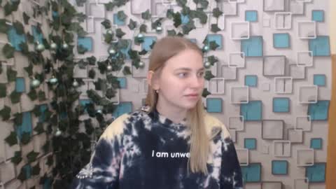 Snapshot of klerkarina chatting on 12-17-24, 09:39 klerkarina online show from 12-17-24, 09:39