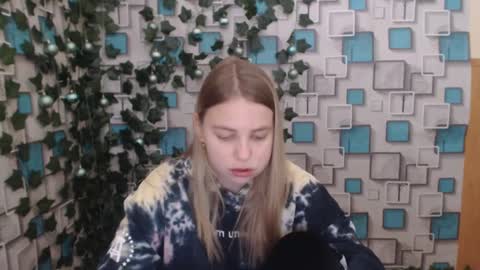 Snapshot of klerkarina chatting on 12-23-24, 06:22 klerkarina online show from 12-23-24, 06:22