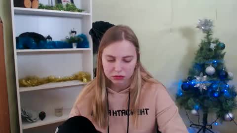 Snapshot of klerkarina chatting on 12-27-24, 09:17 klerkarina online show from 12-27-24, 09:17