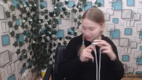Snapshot of klerkarina chatting on 01-25-25, 06:23 klerkarina online show from 01-25-25, 06:23