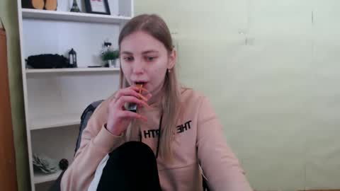 Snapshot of klerkarina chatting on 02-13-25, 06:20 klerkarina online show from 02-13-25, 06:20