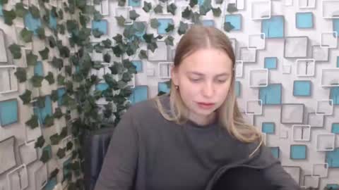 Snapshot of klerkarina chatting on 09-21-25, 04:47 klerkarina online show from 09-21-25, 04:47