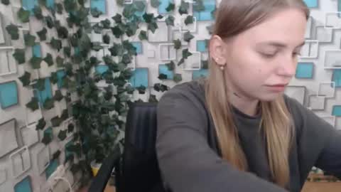 Snapshot of klerkarina chatting on 09-25-25, 05:55 klerkarina online show from 09-25-25, 05:55