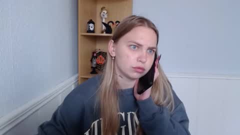 Snapshot of klerkarina chatting on 10-12-25, 05:28 klerkarina online show from 10-12-25, 05:28