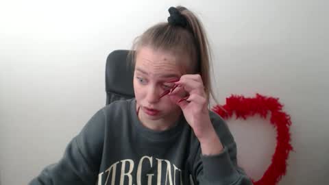 Snapshot of klerkarina chatting on 10-20-25, 05:30 klerkarina online show from 10-20-25, 05:30