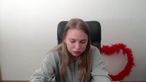 Snapshot of klerkarina chatting on 10-21-25, 07:31 klerkarina online show from 10-21-25, 07:31