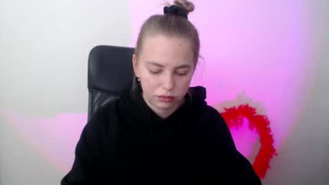 Snapshot of klerkarina chatting on 10-22-25, 05:41 klerkarina online show from 10-22-25, 05:41