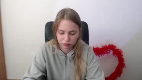 Snapshot of klerkarina chatting on 10-26-25, 05:46 klerkarina online show from 10-26-25, 05:46