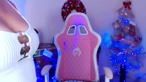 Kloe online show from 12-25-24, 06:41