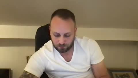 hugo online show from 11-14-25, 12:42