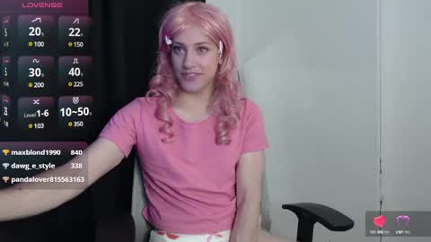 Snapshot of koneko_nya chatting on 12-26-24, 11:57 Riley online show from 12-26-24, 11:57