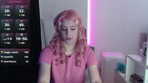 Snapshot of koneko_nya chatting on 01-02-25, 07:18 Riley online show from 01-02-25, 07:18