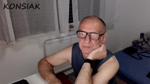 Komsiak online show from 09-12-25, 06:52