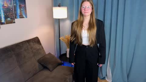 Snapshot of koolyquiser chatting on 11-12-25, 01:55 Jenna online show from 11-12-25, 01:55