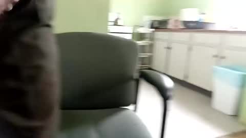 Snapshot of korn4lyfe chatting on 10-04-25, 02:59 Prince makonnen online show from 10-04-25, 02:59