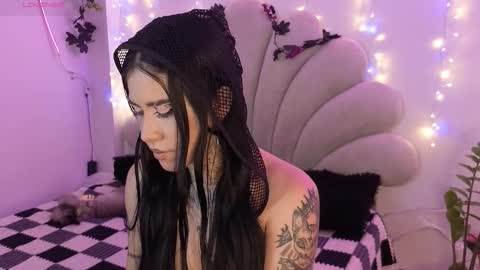 Snapshot of korolovaa chatting on 12-14-25, 09:19 korolova online show from 12-14-25, 09:19