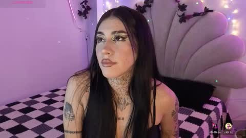 Snapshot of korolovaa chatting on 12-18-25, 01:22 korolova online show from 12-18-25, 01:22