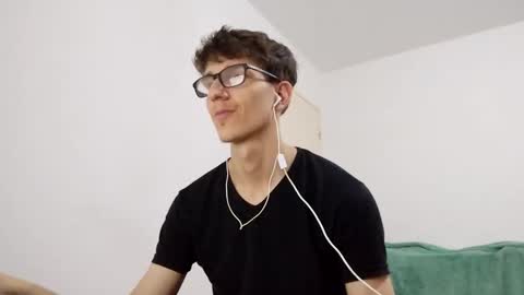 Snapshot of kpo10 chatting on 03-08-25, 12:09 Facu online show from 03-08-25, 12:09