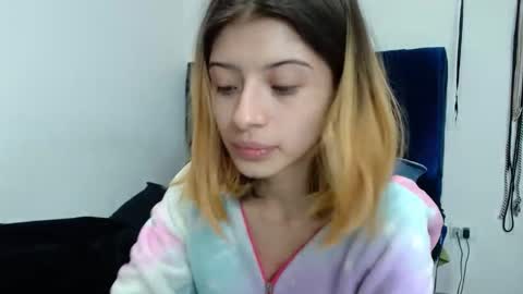 Snapshot of kratos_and_afrodita chatting on 10-27-25, 05:50 kratos_and_afrodita online show from 10-27-25, 05:50