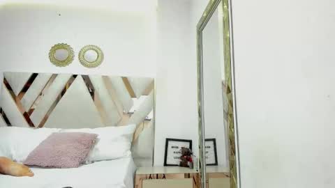 Krisvany online show from 12-14-25, 01:33