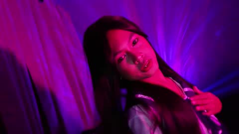 Snapshot of krimpie_xx chatting on 02-28-26, 05:25 krimpie_xx online show from 02-28-26, 05:25