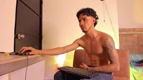 Snapshot of kriss_edwards chatting on 10-05-25, 07:23 Kriss online show from 10-05-25, 07:23