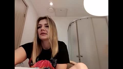 Snapshot of krisssexi chatting on 02-15-25, 03:09 KrissSexi online show from 02-15-25, 03:09