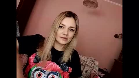 Snapshot of krisssexi chatting on 02-18-25, 08:05 KrissSexi online show from 02-18-25, 08:05