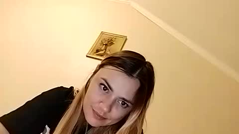 Snapshot of krisssexi chatting on 09-23-25, 07:28 KrissSexi online show from 09-23-25, 07:28