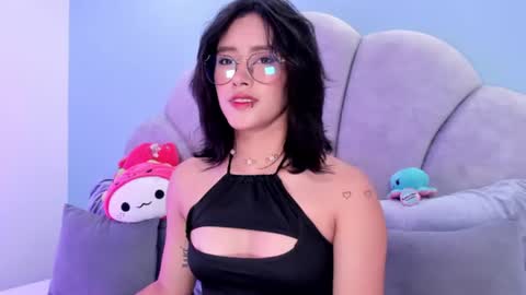 Snapshot of kristal_aitana chatting on 06-25-26, 06:23 Kris online show from 06-25-26, 06:23