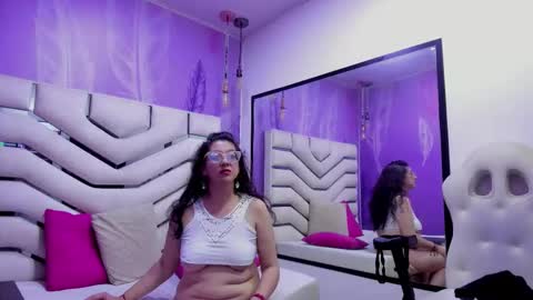 kristalvelvet online show from 01-15-26, 04:17