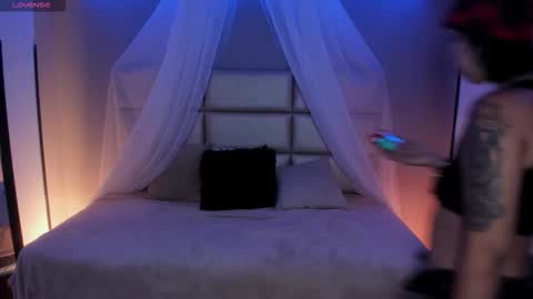 Kristen online show from 09-29-25, 12:43