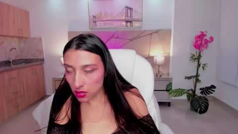 Snapshot of kristen_rousse chatting on 09-25-25, 09:40 Kristine 33 online show from 09-25-25, 09:40