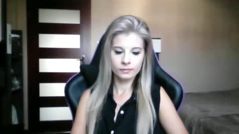 Snapshot of kristineamore chatting on 09-17-25, 06:15 KristineAmore online show from 09-17-25, 06:15