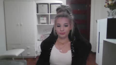 Snapshot of kristineamore chatting on 10-09-25, 07:50 KristineAmore online show from 10-09-25, 07:50