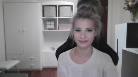 Snapshot of kristineamore chatting on 10-10-25, 06:40 KristineAmore online show from 10-10-25, 06:40