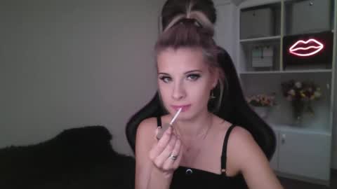 Snapshot of kristineamore chatting on 10-13-25, 02:06 KristineAmore online show from 10-13-25, 02:06