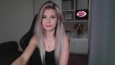 Snapshot of kristineamore chatting on 10-14-25, 06:25 KristineAmore online show from 10-14-25, 06:25