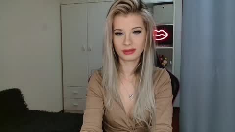 Snapshot of kristineamore chatting on 10-15-25, 07:19 KristineAmore online show from 10-15-25, 07:19