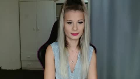 Snapshot of kristineamore chatting on 10-17-25, 06:38 KristineAmore online show from 10-17-25, 06:38