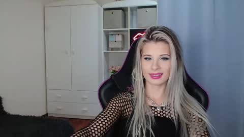 Snapshot of kristineamore chatting on 10-20-25, 09:10 KristineAmore online show from 10-20-25, 09:10